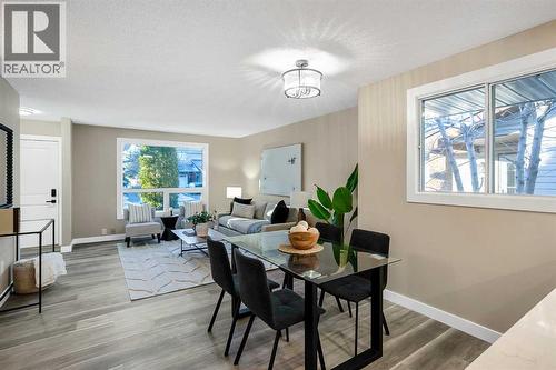 Spacious dining room can accomodate family gatherings - 467 Berkley Crescent Nw, Calgary, AB - Indoor Photo Showing Dining Room