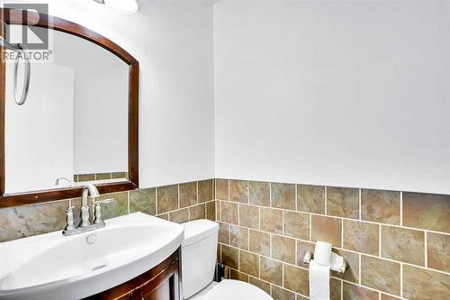 48 Templeridge Crescent Ne, Calgary, AB - Indoor Photo Showing Bathroom