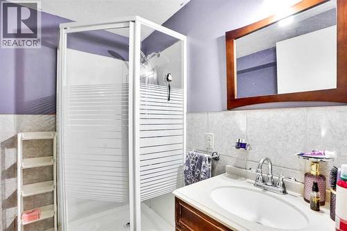 48 Templeridge Crescent Ne, Calgary, AB - Indoor Photo Showing Bathroom