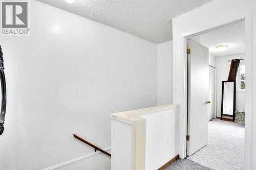 48 Templeridge Crescent Ne, Calgary, AB - Indoor Photo Showing Other Room