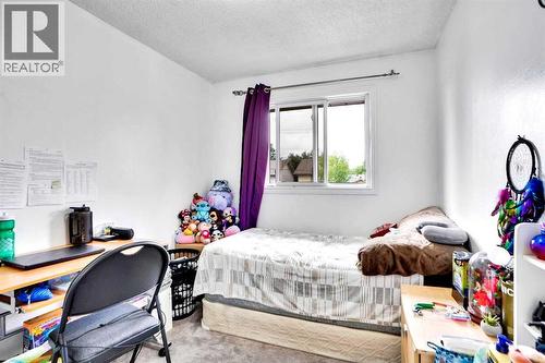 48 Templeridge Crescent Ne, Calgary, AB - Indoor Photo Showing Bedroom