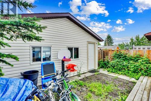 48 Templeridge Crescent Ne, Calgary, AB - Outdoor