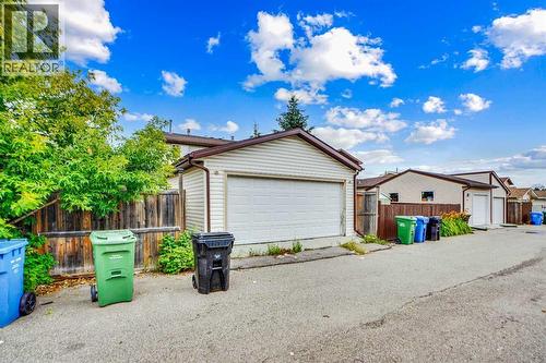 48 Templeridge Crescent Ne, Calgary, AB - Outdoor