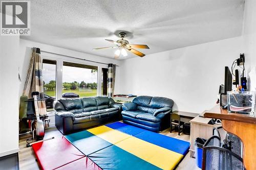 48 Templeridge Crescent Ne, Calgary, AB - Indoor Photo Showing Living Room