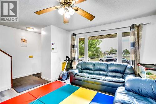 48 Templeridge Crescent Ne, Calgary, AB - Indoor Photo Showing Living Room