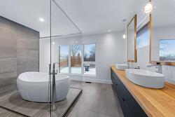 Salle de bains attenante à la CCP - 