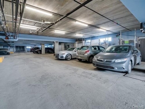 Garage - 305-969 Rue St-Timothée, Montréal (Ville-Marie), QC - Indoor Photo Showing Garage
