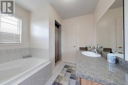 775 Millworks Crescent, Mississauga, ON - Indoor Photo Showing Bathroom