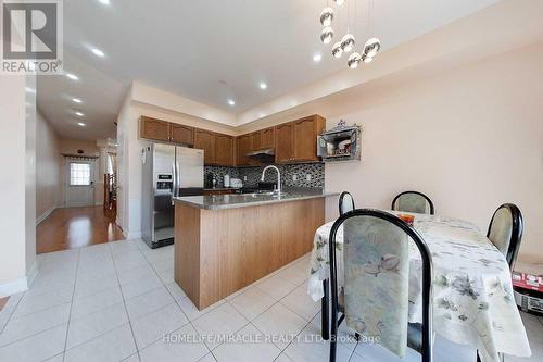 775 Millworks Crescent, Mississauga, ON - Indoor Photo Showing Kitchen