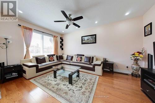 775 Millworks Crescent, Mississauga, ON - Indoor Photo Showing Living Room