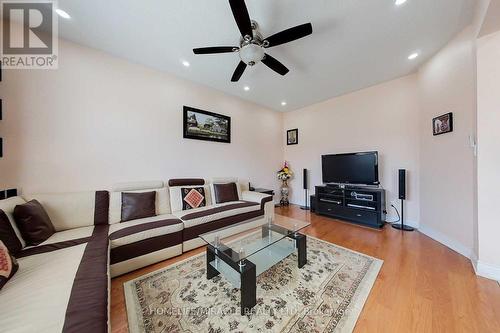 775 Millworks Crescent, Mississauga, ON - Indoor Photo Showing Living Room