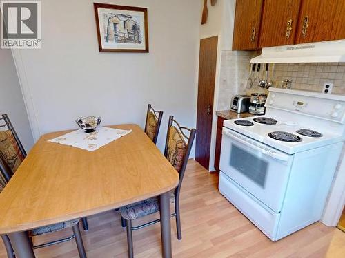 5751 Maple Ave, Powell River, BC - Indoor