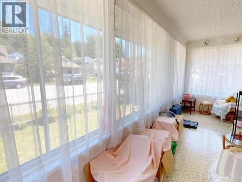 5751 Maple Ave, Powell River, BC - Indoor Photo Showing Other Room