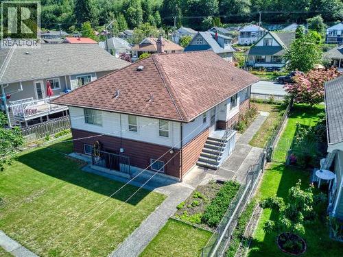 5751 Maple Ave, Powell River, BC - Outdoor