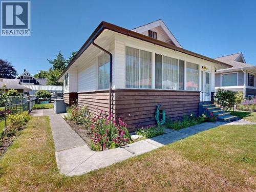 5751 Maple Ave, Powell River, BC - Outdoor