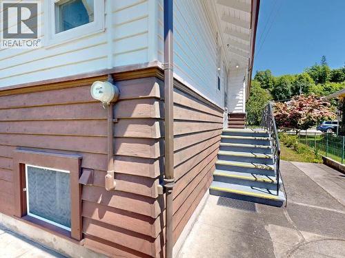 5751 Maple Ave, Powell River, BC - Outdoor With Exterior