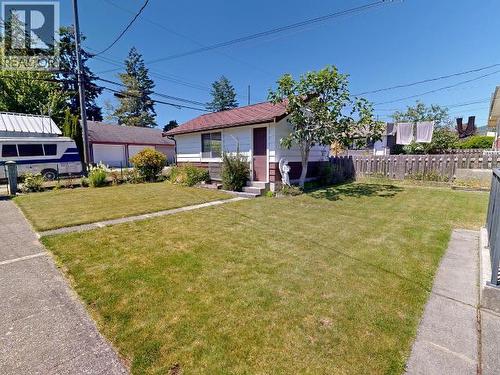 5751 Maple Ave, Powell River, BC - Outdoor