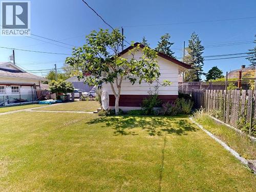 5751 Maple Ave, Powell River, BC - Outdoor