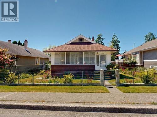 5751 Maple Ave, Powell River, BC - Outdoor