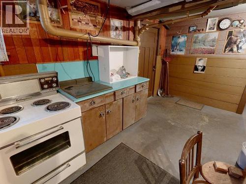 5751 Maple Ave, Powell River, BC - Indoor Photo Showing Kitchen