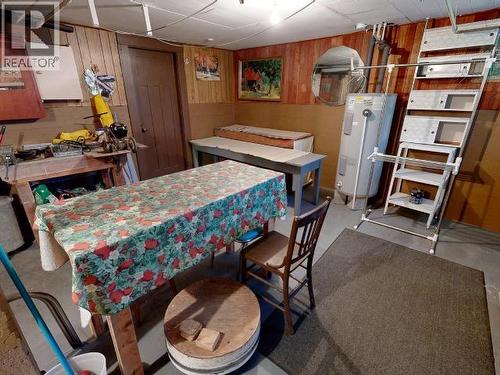 5751 Maple Ave, Powell River, BC - Indoor
