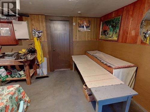 5751 Maple Ave, Powell River, BC - Indoor