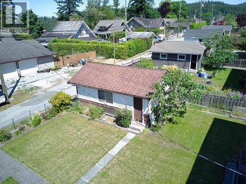 5751 Maple Ave, Powell River, BC - Outdoor