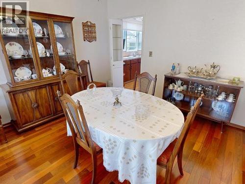 5751 Maple Ave, Powell River, BC - Indoor Photo Showing Dining Room