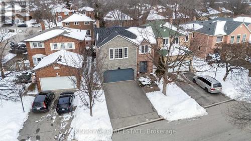 1329 SWEETBIRCH CRESCENT  Mississauga, ON L5C 3R4