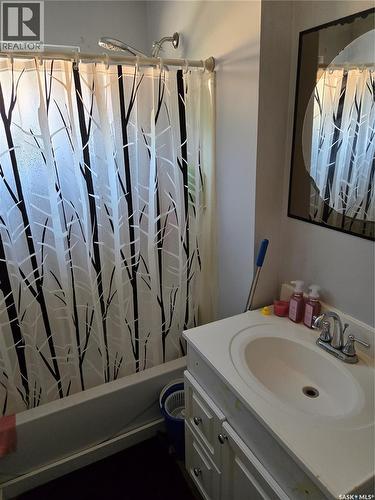 701 3Rd Street, Estevan, SK - Indoor Photo Showing Bathroom