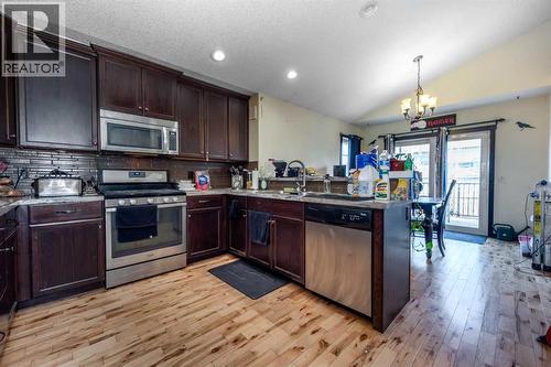 100 Willow Ridge Link, Diamond Valley, AB - Indoor Photo Showing Kitchen