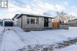 34 WILLIAM JOHNSON STREET  Hamilton, ON L8J 1B6