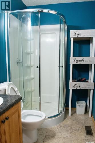 2907 15Th Avenue E, Prince Albert, SK - Indoor Photo Showing Bathroom
