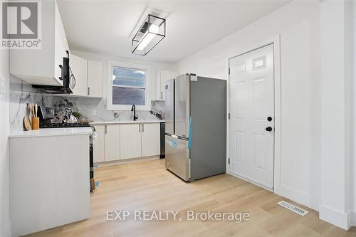 41 Cameron Avenue S, Hamilton, ON - Indoor Photo Showing Kitchen
