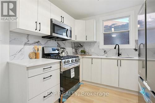 41 Cameron Avenue S, Hamilton, ON - Indoor Photo Showing Kitchen With Upgraded Kitchen