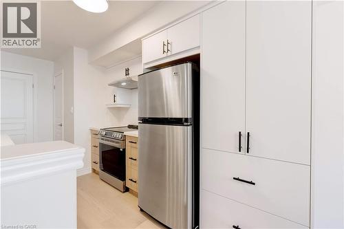 628 Garibaldi Common, Burlington, ON - Indoor Photo Showing Kitchen