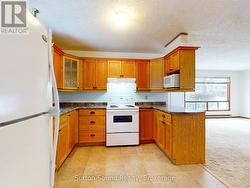 Kitchen lots of cupboards - 