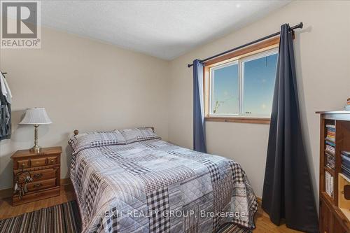 33 Willow Point Road, Brighton, ON - Indoor Photo Showing Bedroom