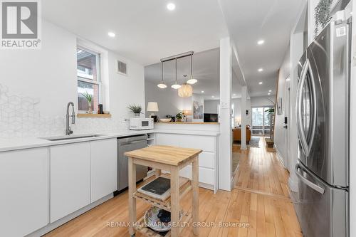 133 Bayswater Avenue, Ottawa, ON - Indoor Photo Showing Kitchen With Upgraded Kitchen