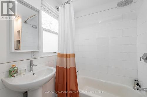 Bathroom on Level 1 of - Apartment 2 - 133 Bayswater Avenue, Ottawa, ON - Indoor Photo Showing Bathroom