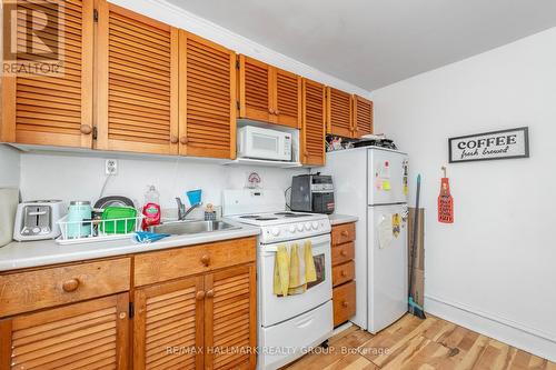 Apt 3 - 121 Osgoode Street, Ottawa, ON - Indoor Photo Showing Kitchen