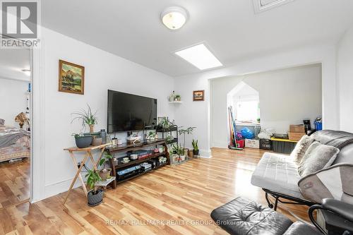 Apt 3 - 121 Osgoode Street, Ottawa, ON - Indoor Photo Showing Living Room