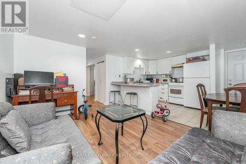 Apt 4 - 121 Osgoode Street, Ottawa, ON - Indoor Photo Showing Living Room