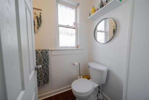 31 14Th Avenue, Cranbrook, BC - Indoor Photo Showing Bathroom
