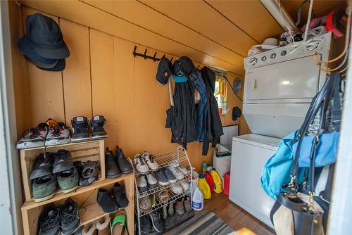 31 14Th Avenue, Cranbrook, BC - Indoor Photo Showing Laundry Room