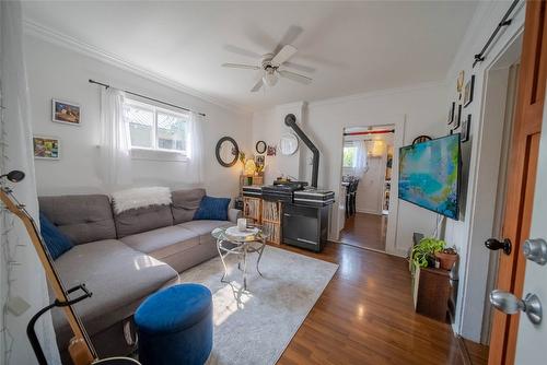 31 14Th Avenue, Cranbrook, BC - Indoor Photo Showing Living Room