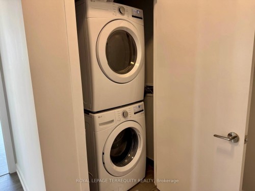 3004-4130 Parkside Village Drive, Mississauga, ON - Indoor Photo Showing Laundry Room