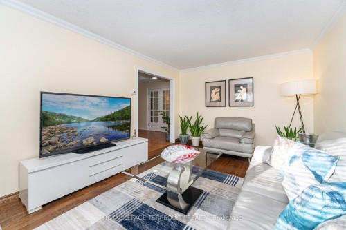 4085 Wheelwright Crescent, Mississauga, ON - Indoor Photo Showing Living Room
