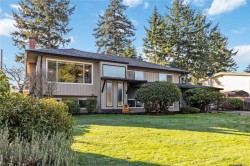 1827 Dunnett Cres  Saanich, BC V8N 2P4
