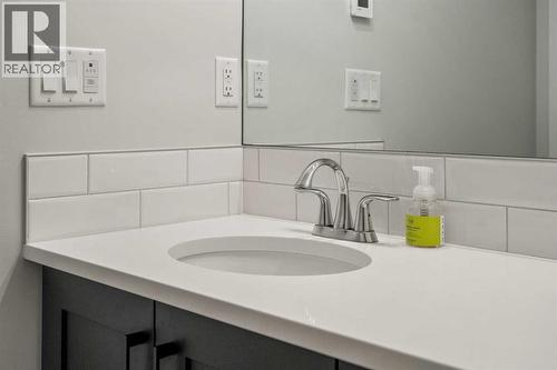 40 West Grove Link Sw, Calgary, AB - Indoor Photo Showing Bathroom
